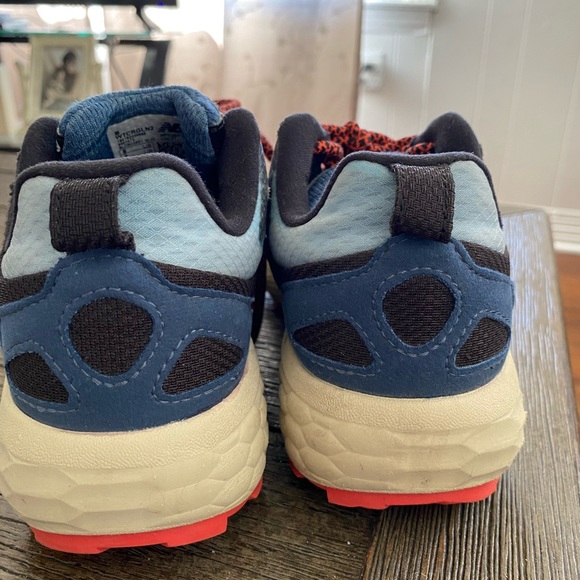 New Balance retro style Fresh Foam CRAGTR all Terrain shoes. - Picture 4 of 5